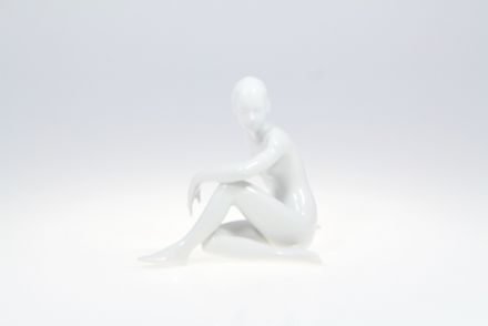 Figurka porcelanowa - ZAMYŚLONA 0001 - zdjęcie główne
