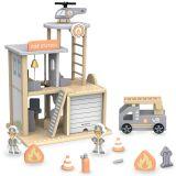 Drewniana remiza strażacka z akcesoriami, straż pożarna